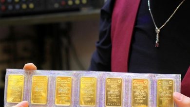 مشترو الذهب في شركة SJC يواجهون خسائر تقارب 2 مليون دونغ فيتنامي لكل أونصة خلال أسبوع واحد