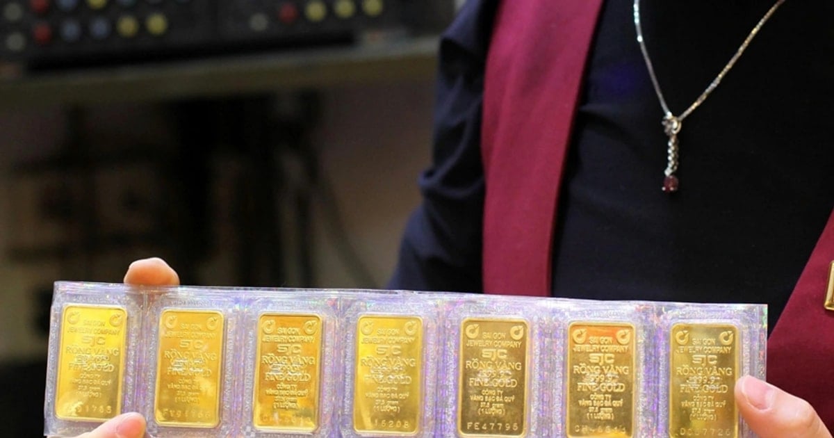 مشترو الذهب في شركة SJC يواجهون خسائر تقارب 2 مليون دونغ فيتنامي لكل أونصة خلال أسبوع واحد – مشاهير