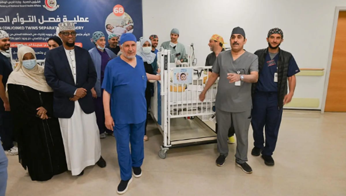 نجاح جراحة فصل التوأم الصومالي الملتصق «رحمة ورملا» بعد عملية دقيقة استمرت 12 ساعة