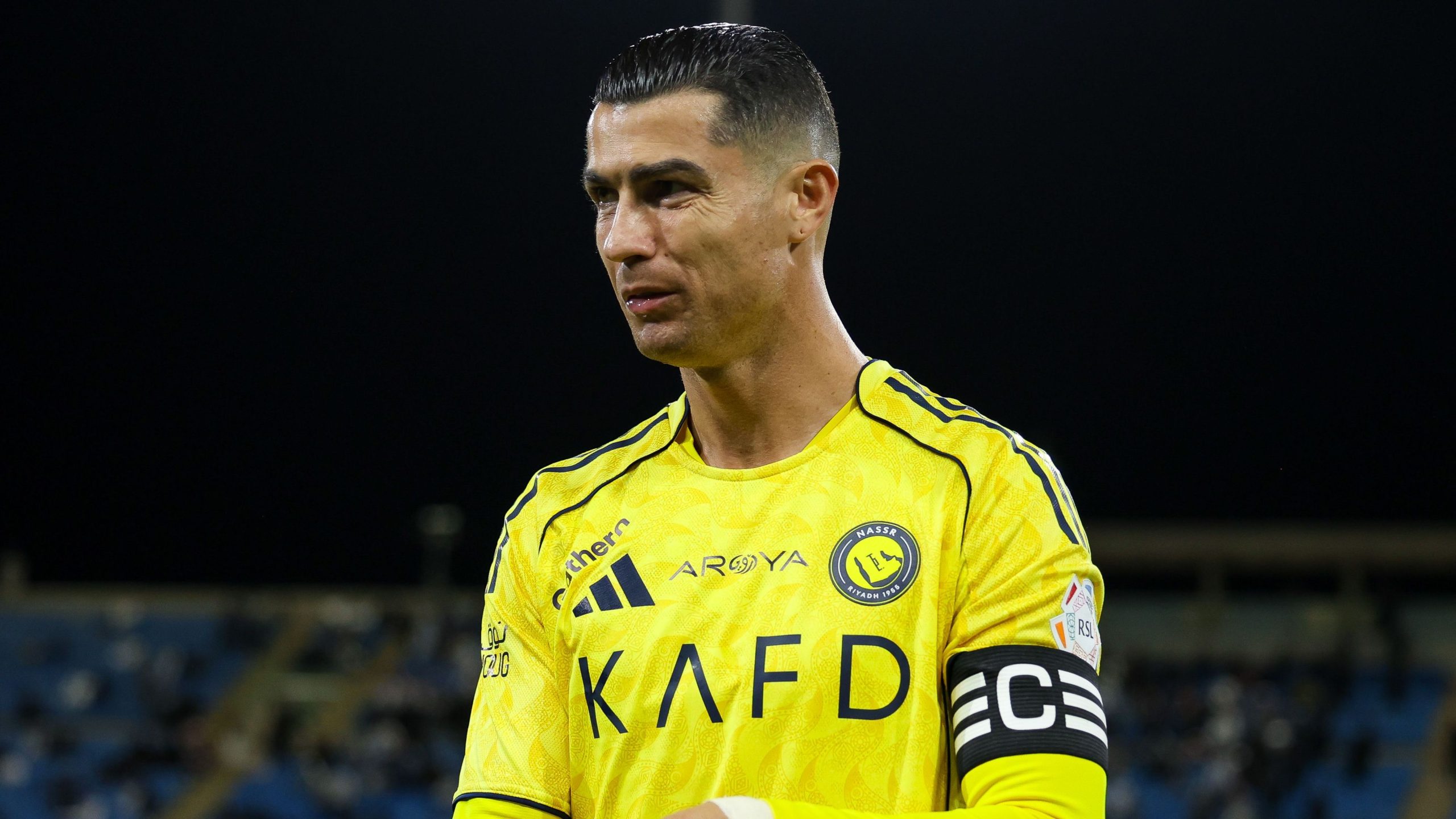 نجم نيوم يكشف حقيقة التقليل من شأن الدوري السعودي ويعلق على رأي رونالدو المثير للجدل