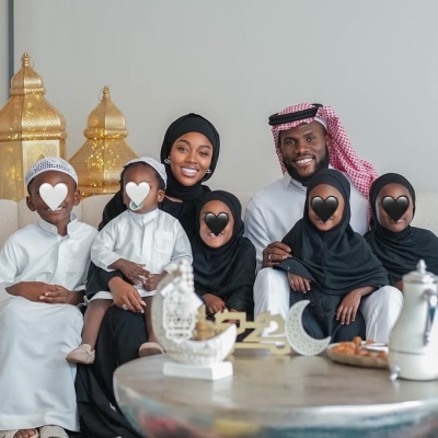 نجوم روشن بالزي السعودي يحتفلون بعيد الفطر مع الجماهير بحضور مميز