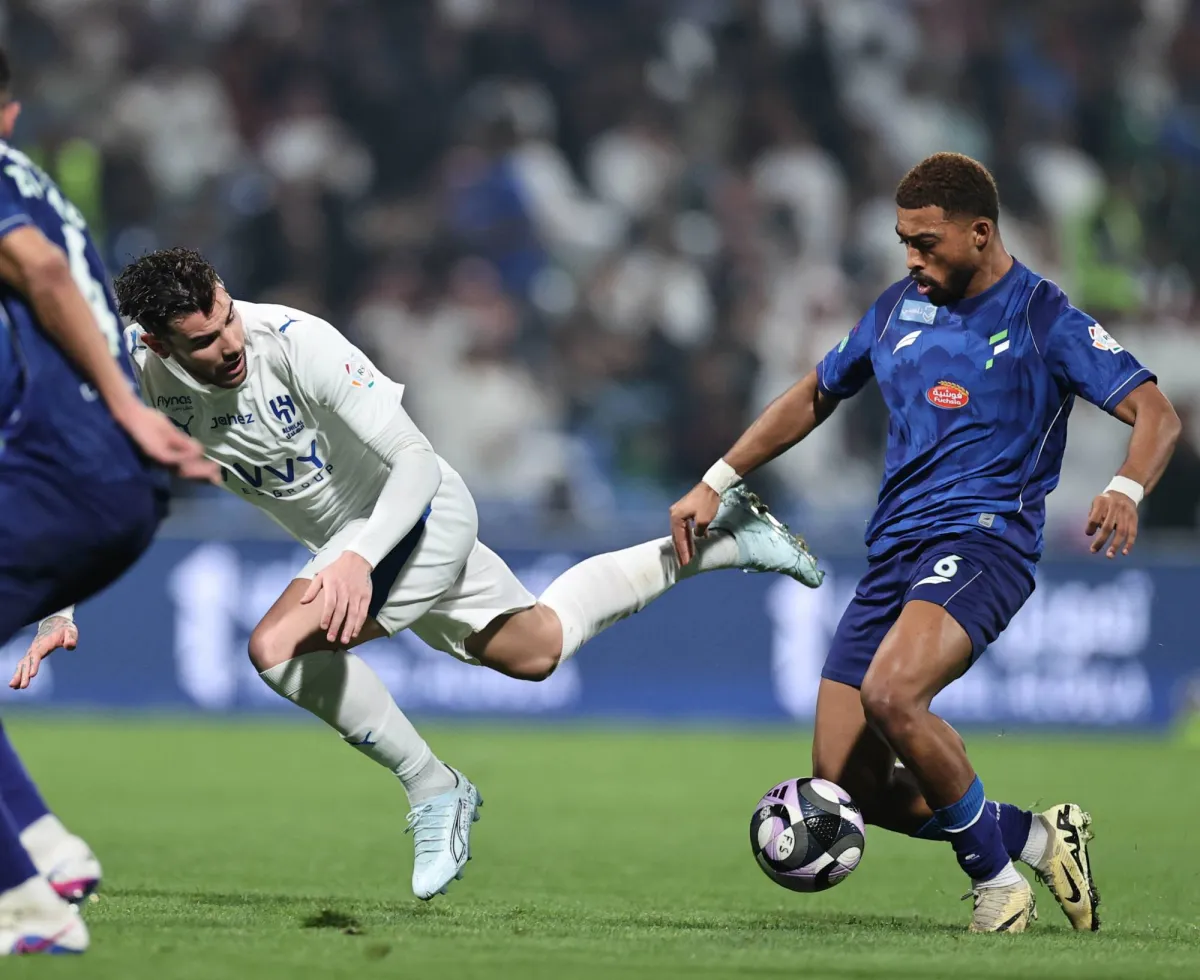 وكلاء الأندية يترصدون مواهب الفتح والنادي يعاني من قيود تمنعه من التصرف