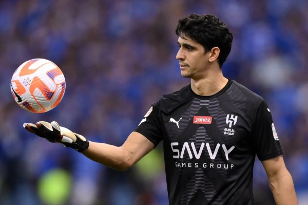 ياسين بونو يتألق ويقود الهلال إلى نهائي كأس الملك مجددًا