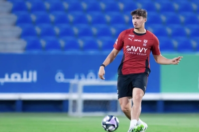 يوسف أكتشيشيك يتوجه إلى باريس لإجراء فحوصات طبية على إصابته